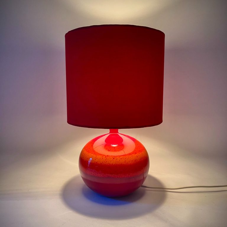 Renée Neue Hutschenreuther Lamp – Red Pop-Art Glow Red ceramic Hutschenreuther lamp attributed to Renée Neue, Pop-Art 1960s 1970s mid-century design