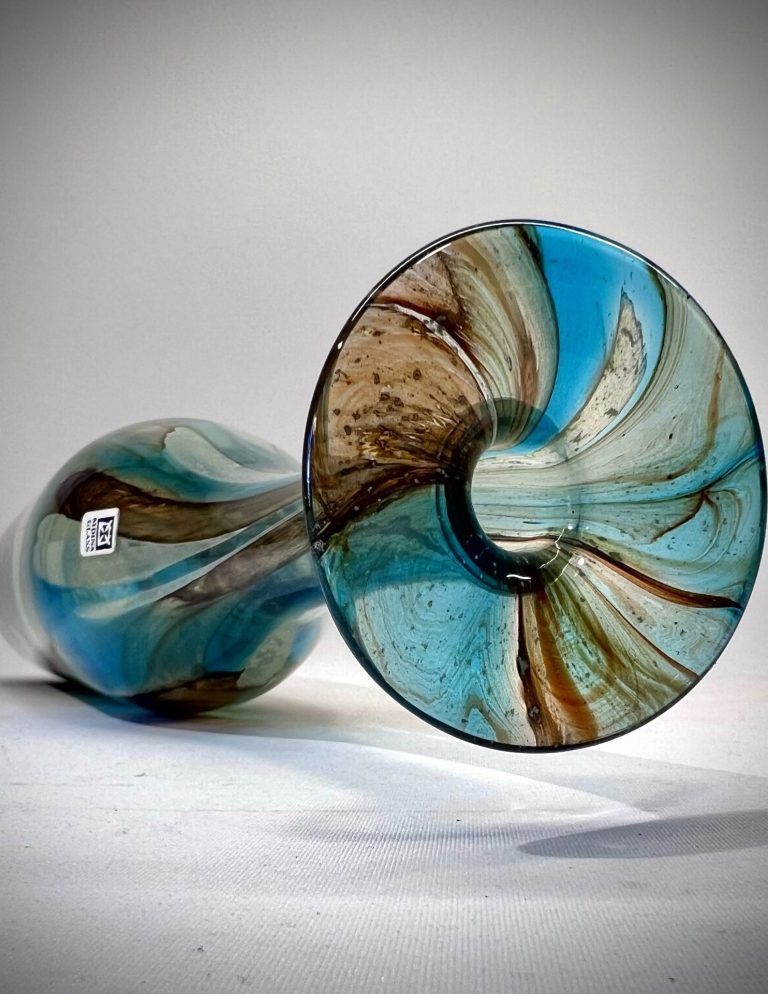 1940s Seguso Vetri d’Arte blue cordonato-ritorto Murano glass vase by Flavio Poli on clear base