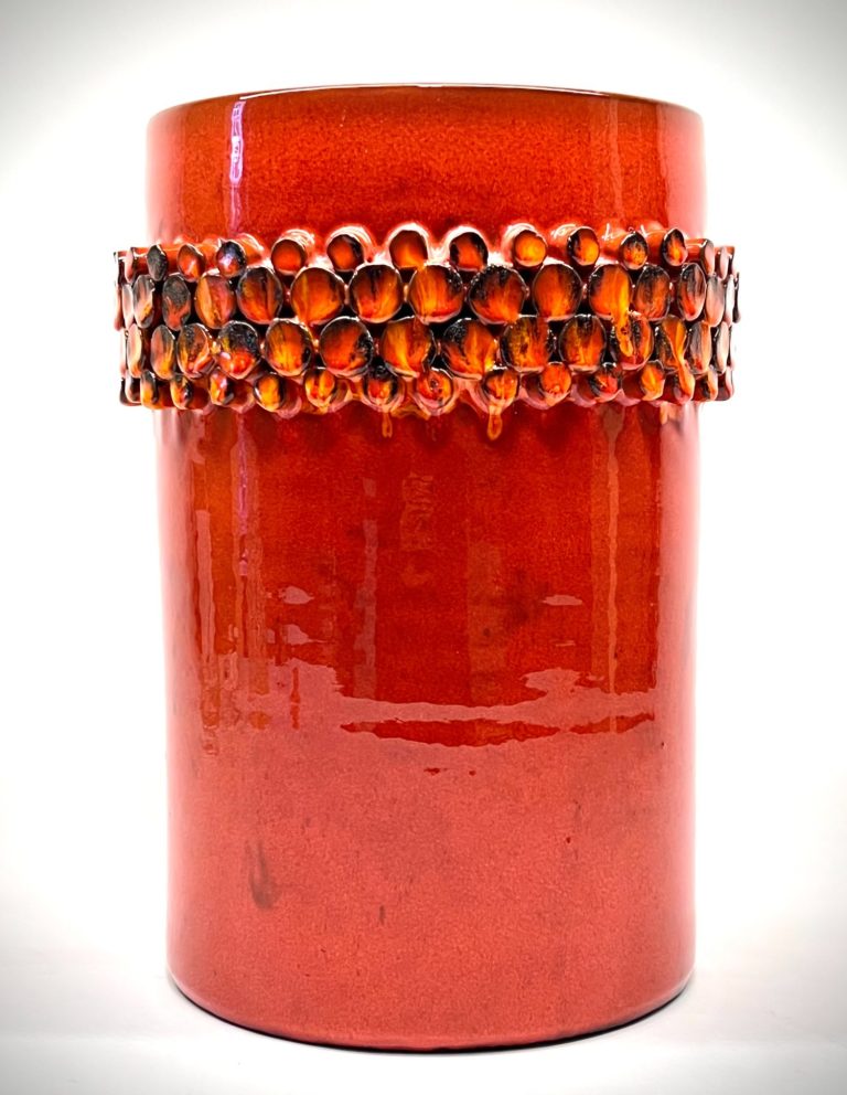 Ceramano Ceralux vase by Hans Welling, 1960s West German studio pottery with red glaze and relief band, signed on the base.